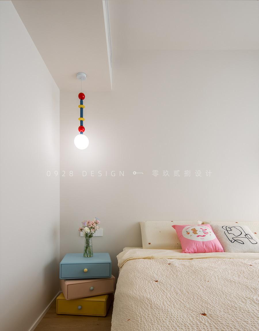 在干净的空间里，加入一点有趣的颜色-51