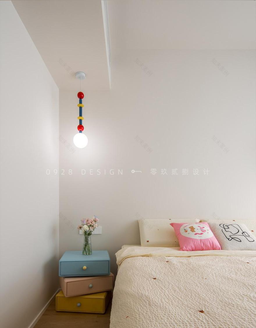 在干净的空间里,加入一点有趣的颜色-51