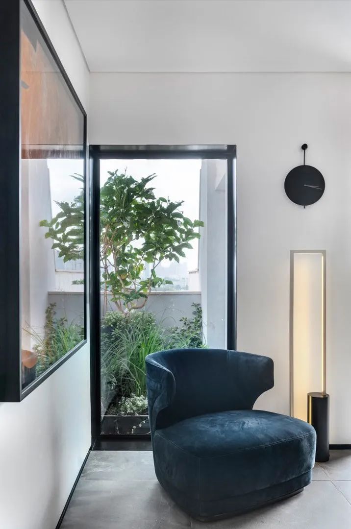 特拉维夫顶层住宅,黑白色调的时尚空间-39