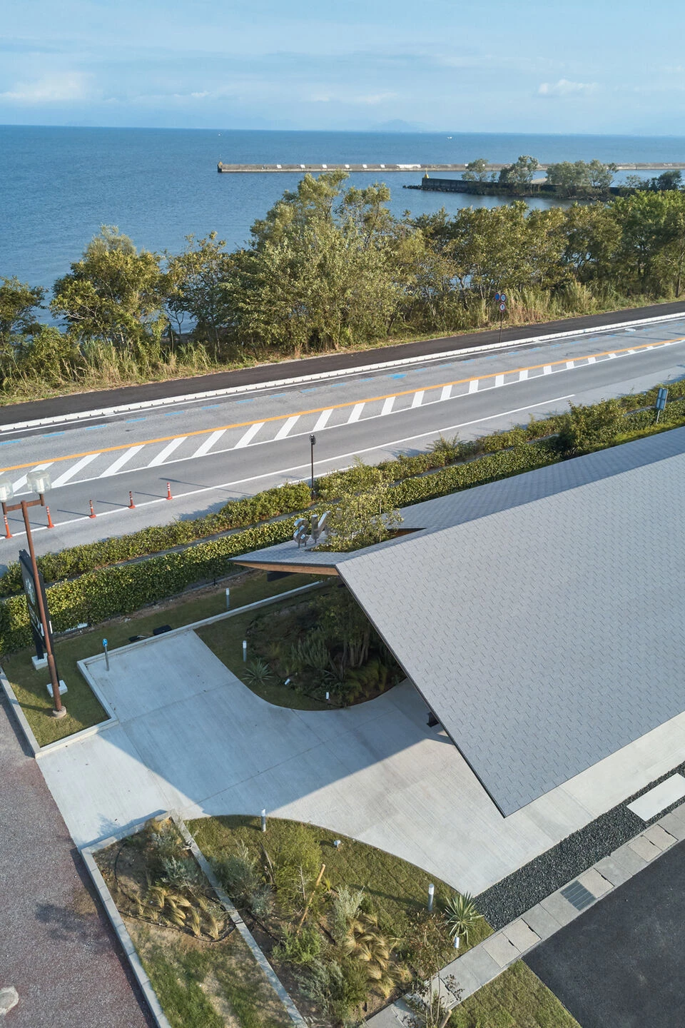 JINS Hikone 眼镜店丨日本滋贺丨Tadashi Hirai 设计工作室-13