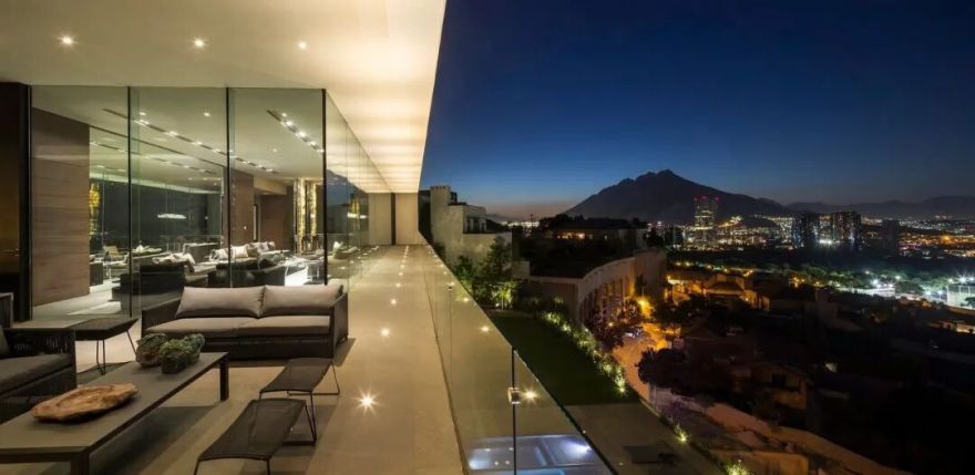 HouseMT|坡地光幕:蒙特雷星环里的悬浮极简主义-4