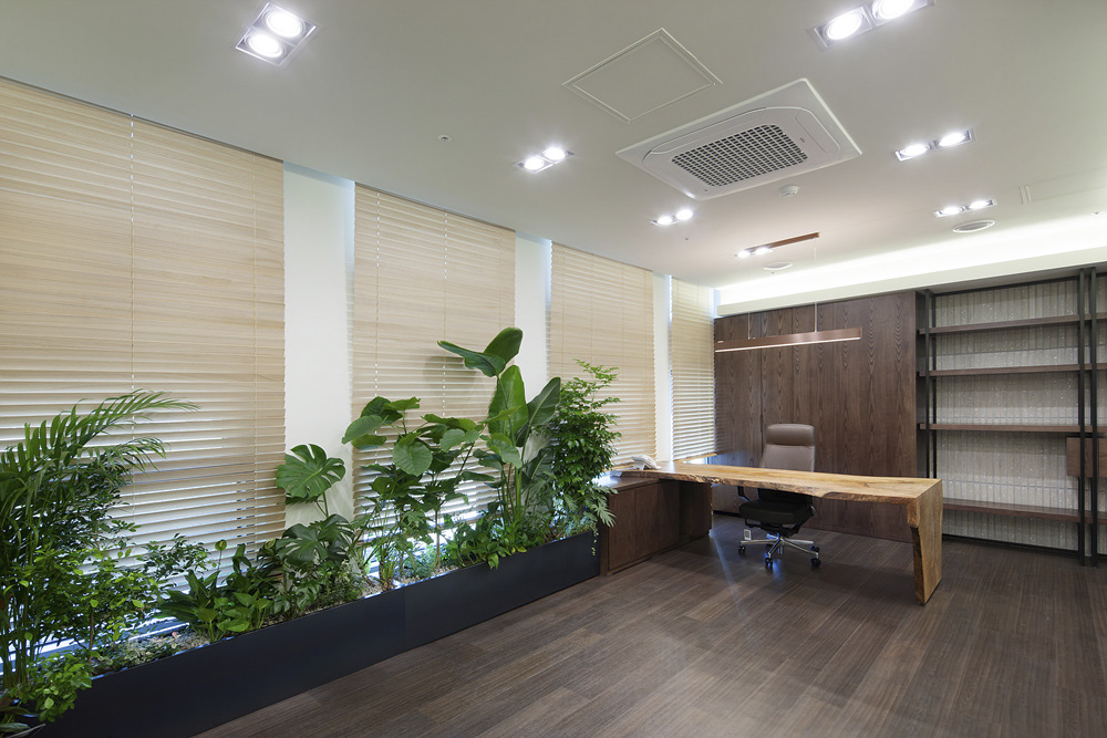 白色调打造 75 平米时尚办公空间-25