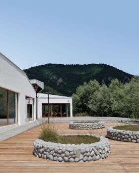 Đalovića Pećina 游客中心丨ARHINGinženjering