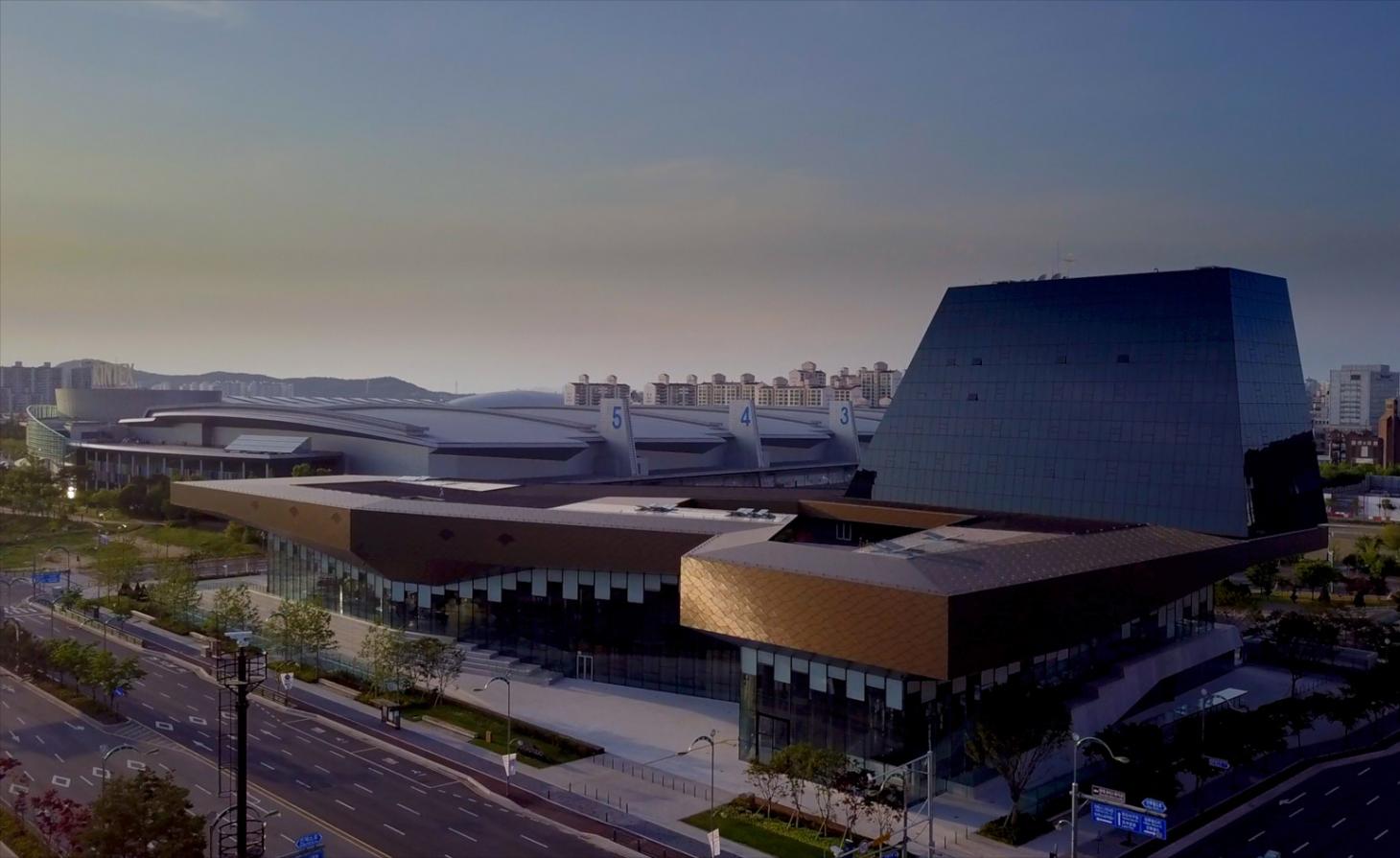 universal everything hyundai motor studio video art-10