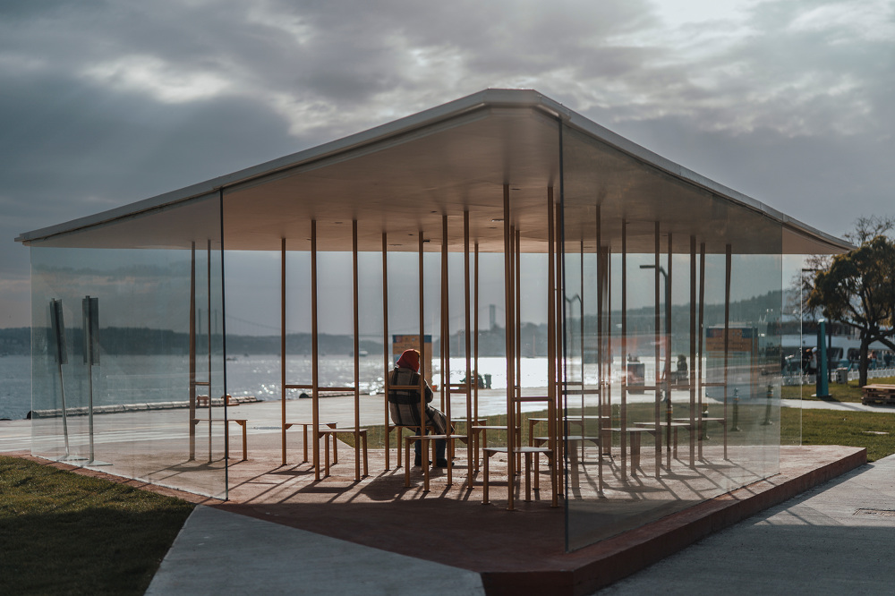 阿希扬候机（车）室

注：Aşiyan可能是特定的人名、地名等专有名词，由于缺乏更多背景信息，这里直接音译如果它在特定语境中有固定的中文译法，需根据实际情况调整 丨土耳其伊斯坦布尔-9