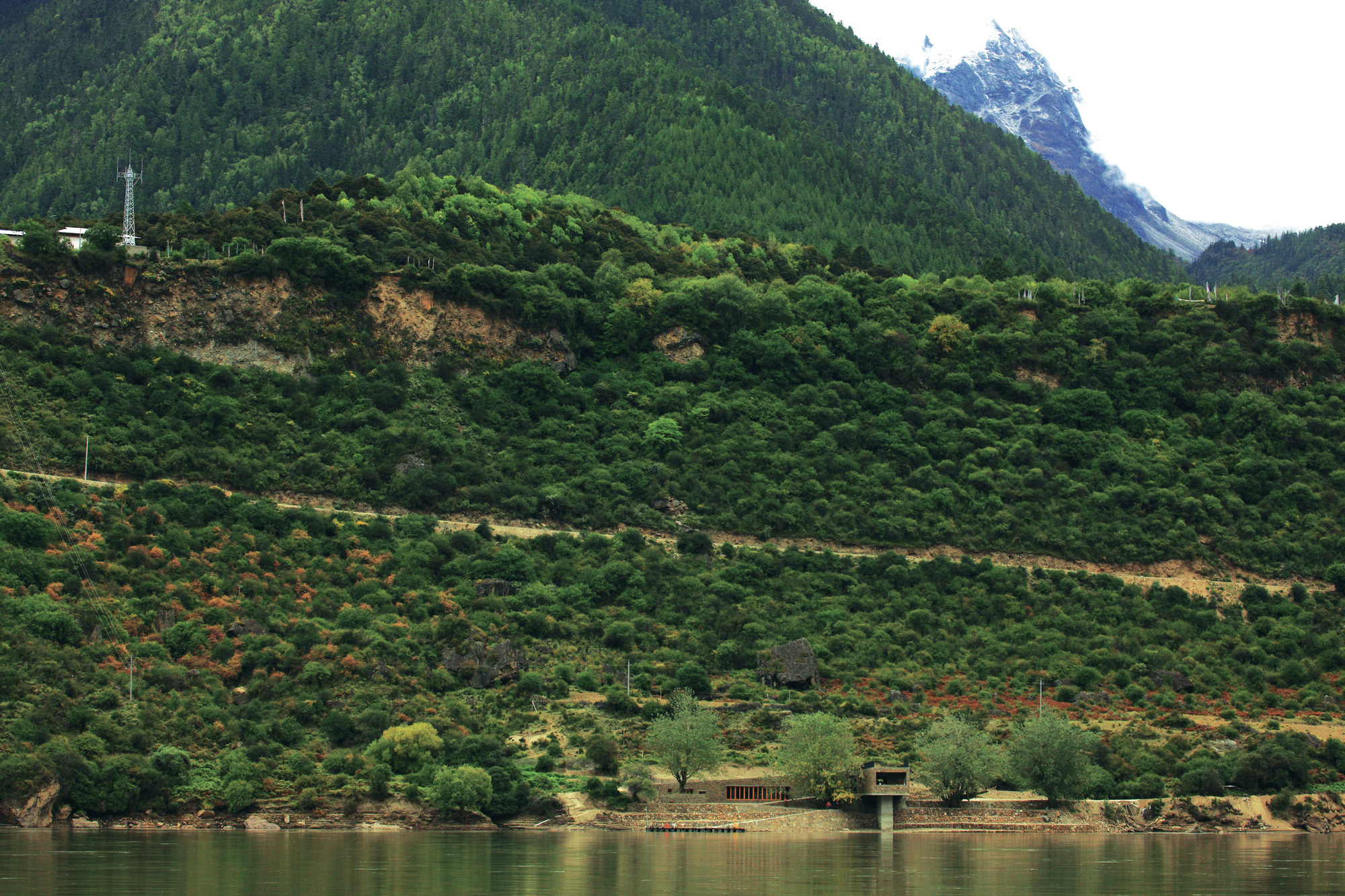 西藏雅鲁藏布江畔的船运终点站-15