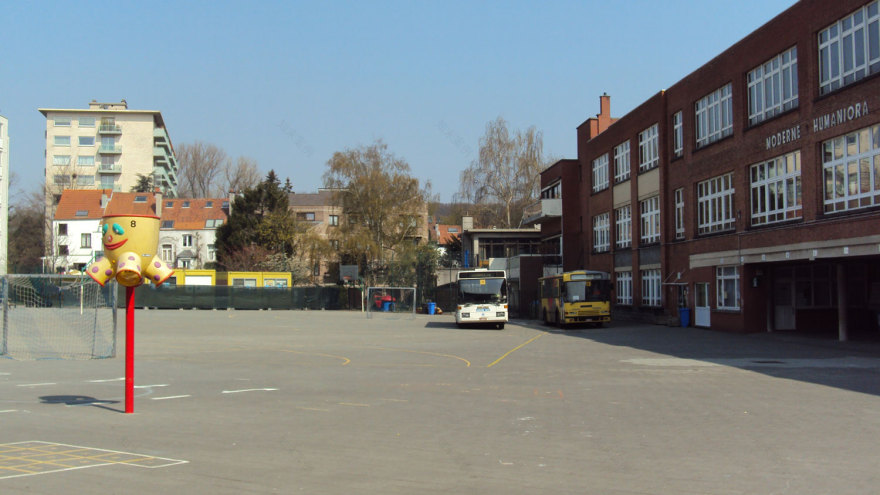 比利时校园灰色操场变身绿色冒险乐园-3