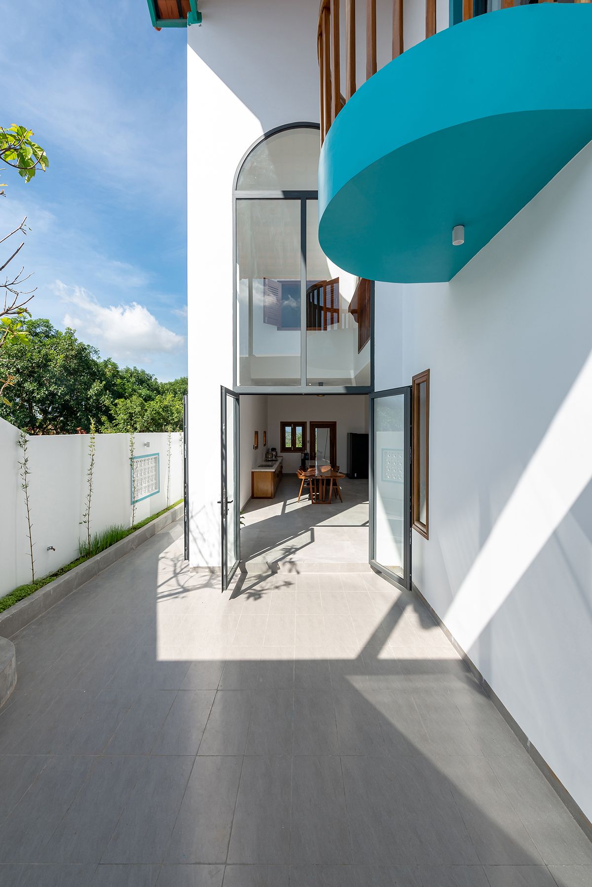 越南 Song Hinh 住宅 | 融合室外景观与室内设计的现代家庭住宅-18