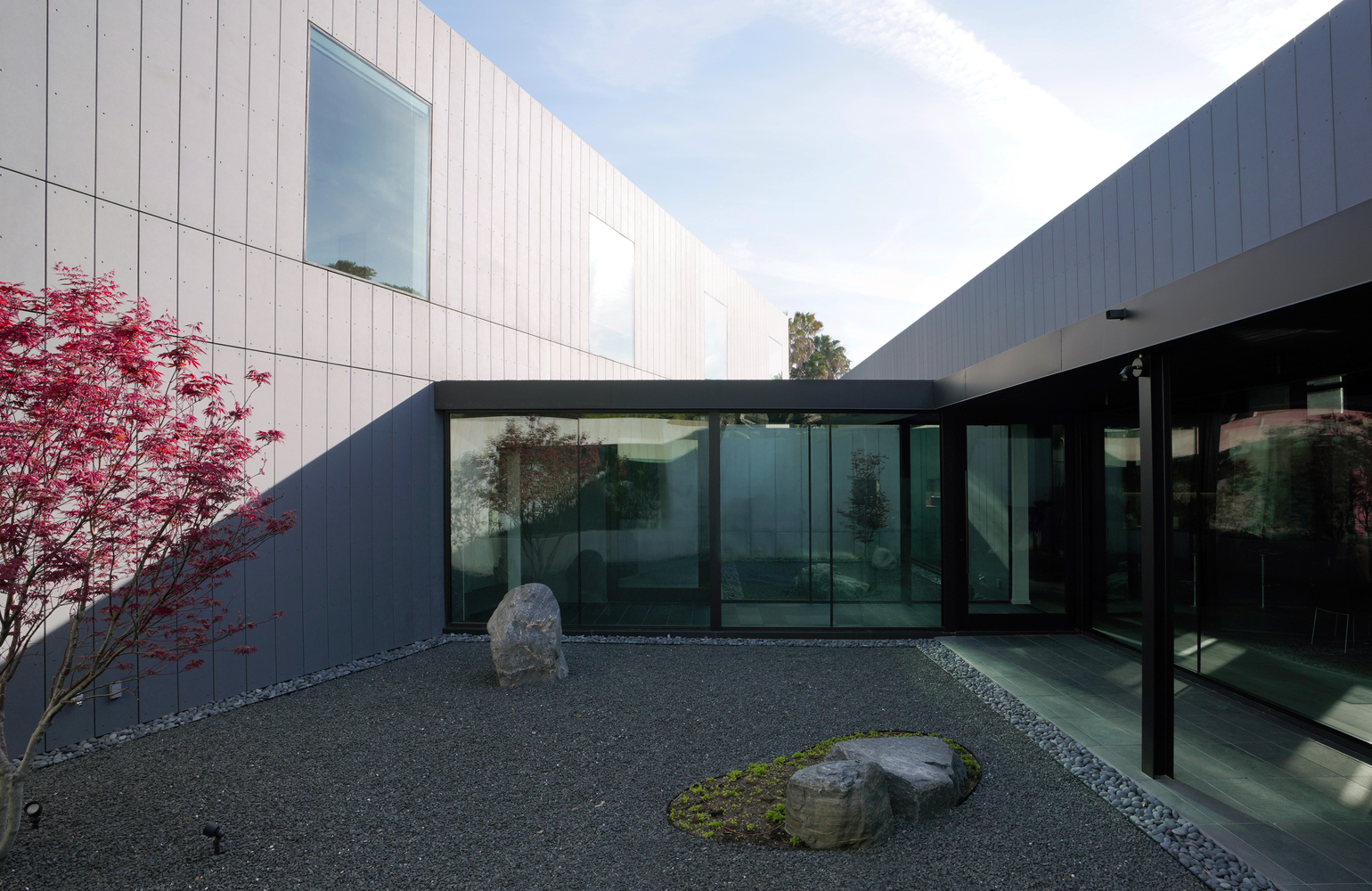 双庭院别墅 | 简约私密的现代设计-27