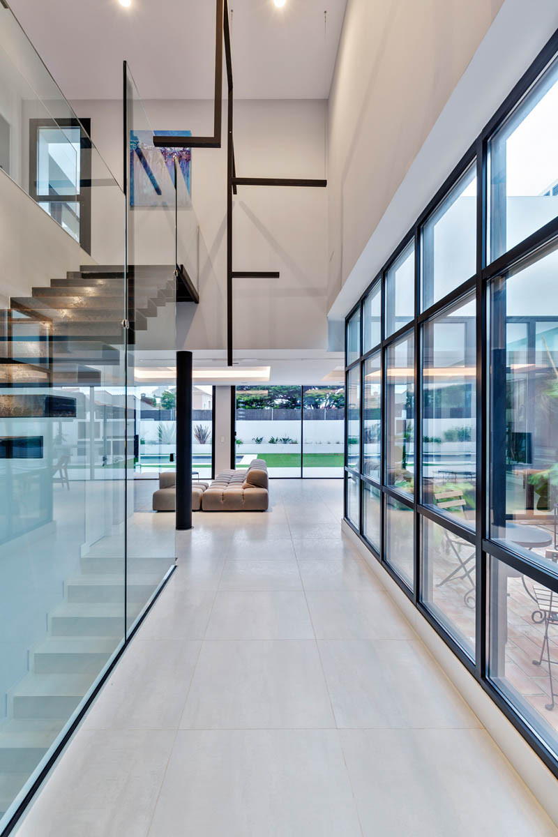 西班牙加的斯镇海滨别墅设计-11