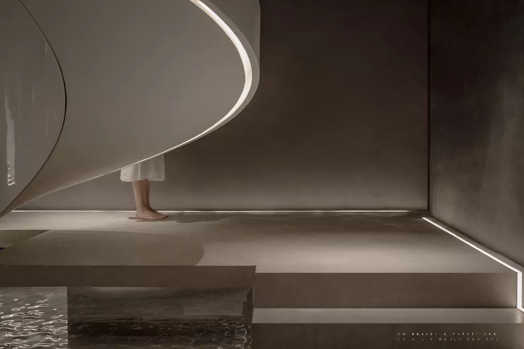 回旋楼梯展示空间 | 商业与自然的共生-27