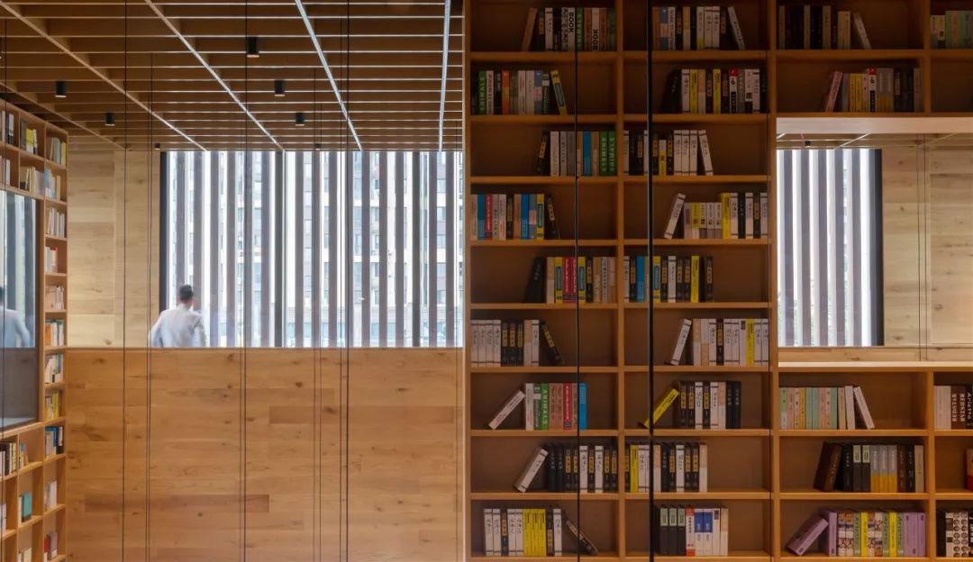 打卡杭州超美“网红书店”,10米挑空书墙,高墙式书架,藏书20000册-16