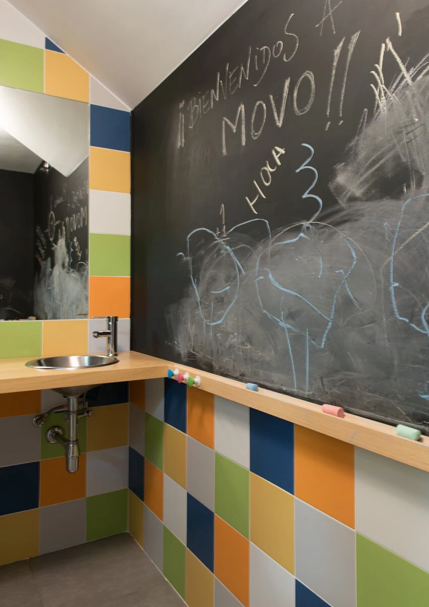 Centro pediátrico MOVO 儿科护理中心丨西班牙奥伦塞丨EQUIPOEME-16