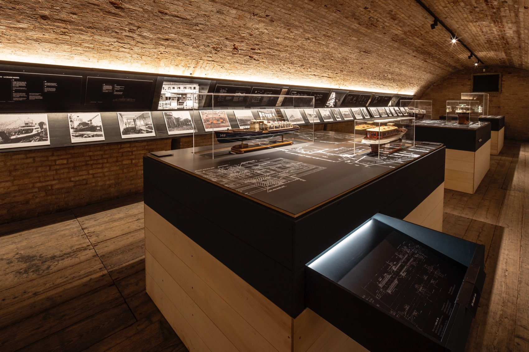 威尼斯的公共交通展览丨意大利丨120 grammi laboratorio di architettura-23