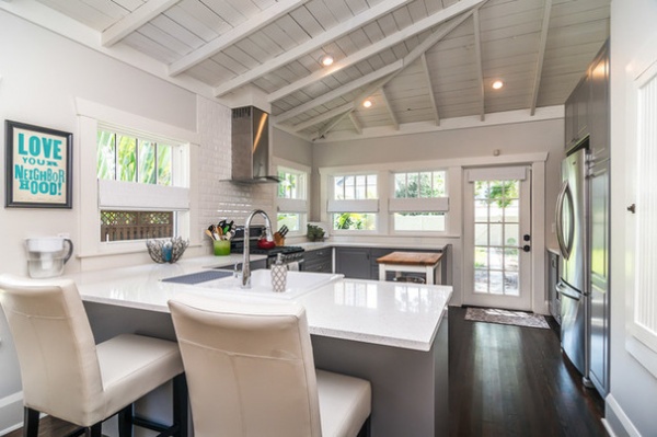 Houzz Tour: Would-Be House Flipper Falls Hard for a Florida Bungalow  -  Decor Ideas-40