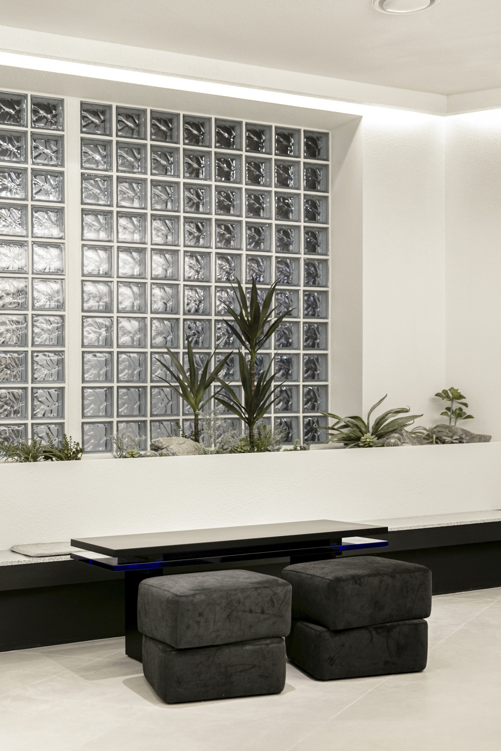 韩国南阳洲 24 平米小户型，极简黑白风迷你家具设计-15