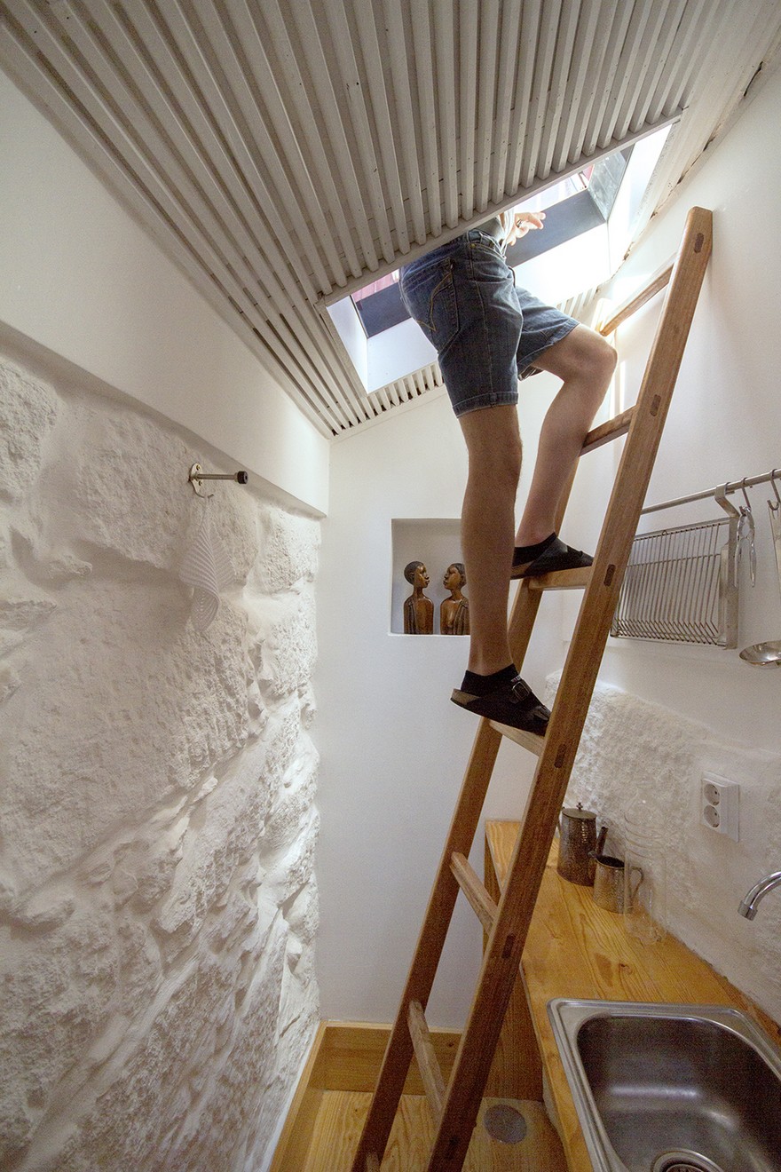 Rehabilitation of a Small Historic House in Porto, Portugal-21