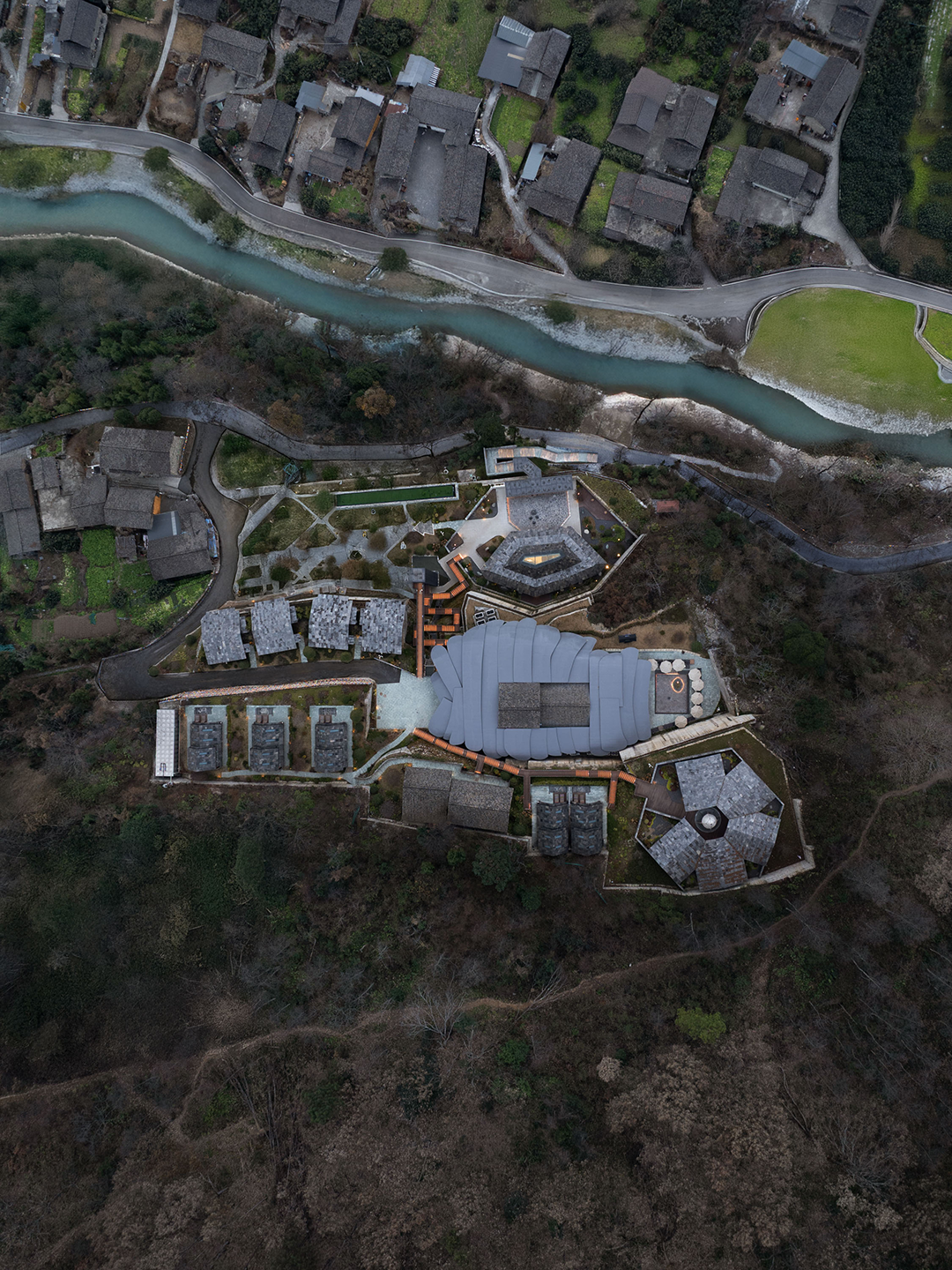 YDS姚晓冰设计|鲜活喜悦共栖山河——一座从藏地生长而出的野奢秘境-0