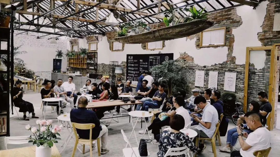 11 个陌生人同居 3 年,私生活首次曝光 | 看似佛系,实则野心勃勃-86