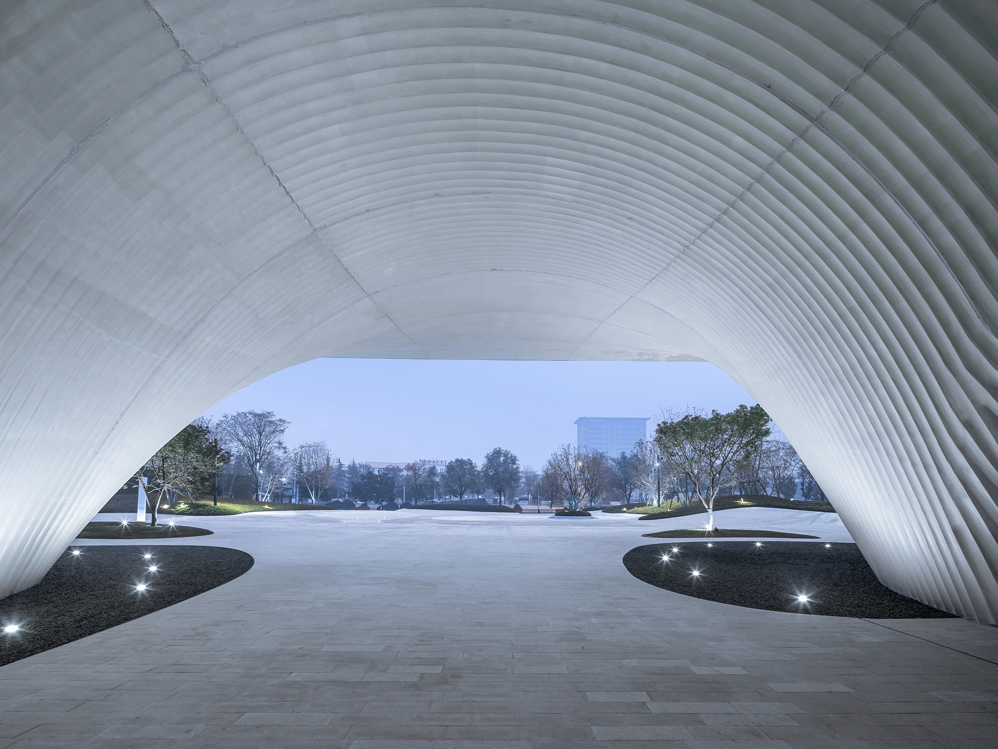 西安沣东新城莱安社区中心：漂浮之门 / EID Architecture -7