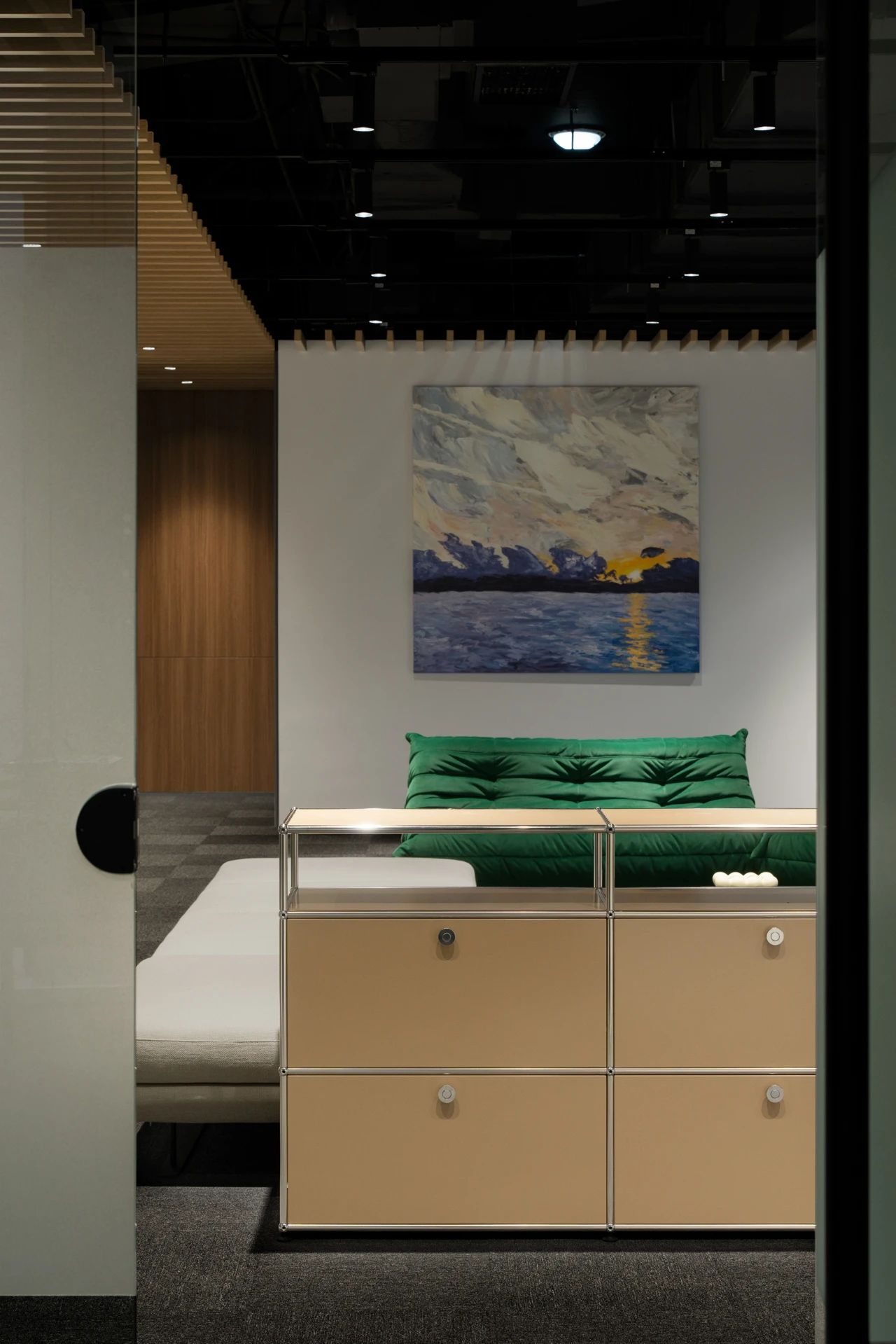 上海晶耀前滩黑白灰自由化办公空间丨中国上海丨内造设计室-31