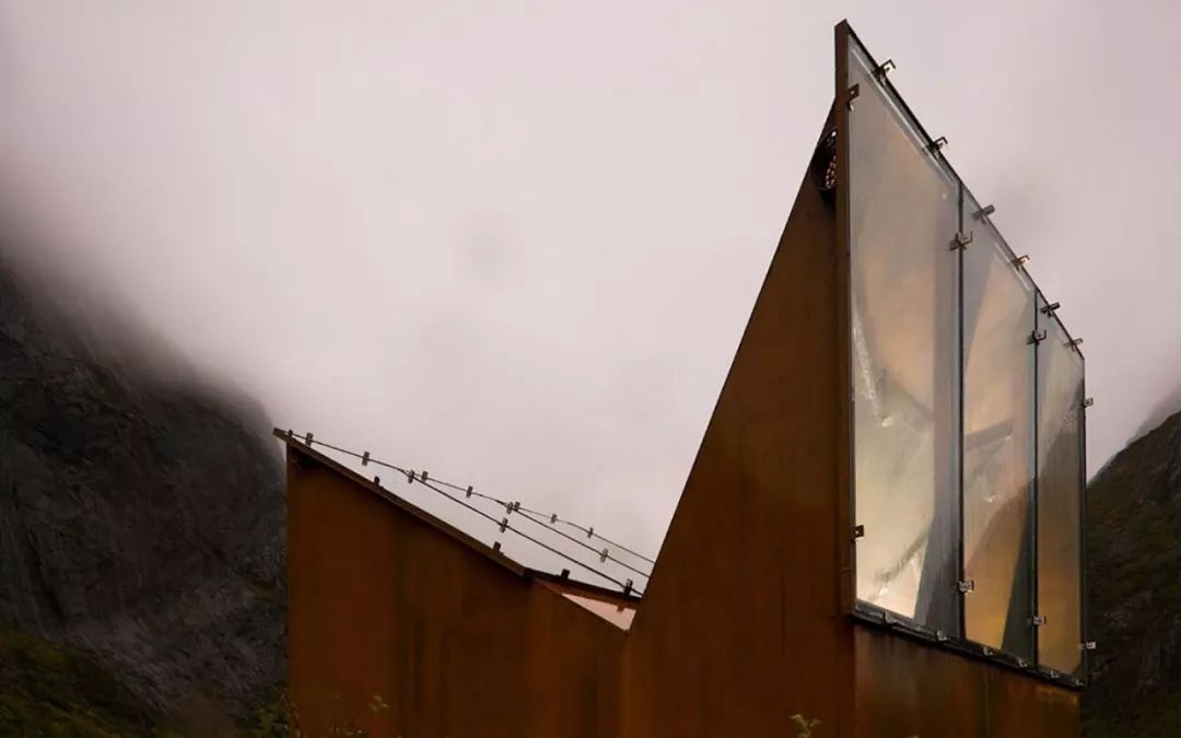 挪威锈红色卫生间，抵抗极端风的建筑奇迹-6