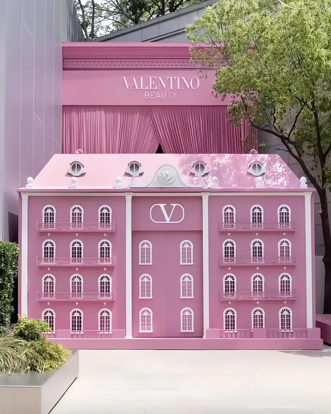 VALENTINO Beauty上海新店「粉丝绒奇想屋」丨中国上海-0