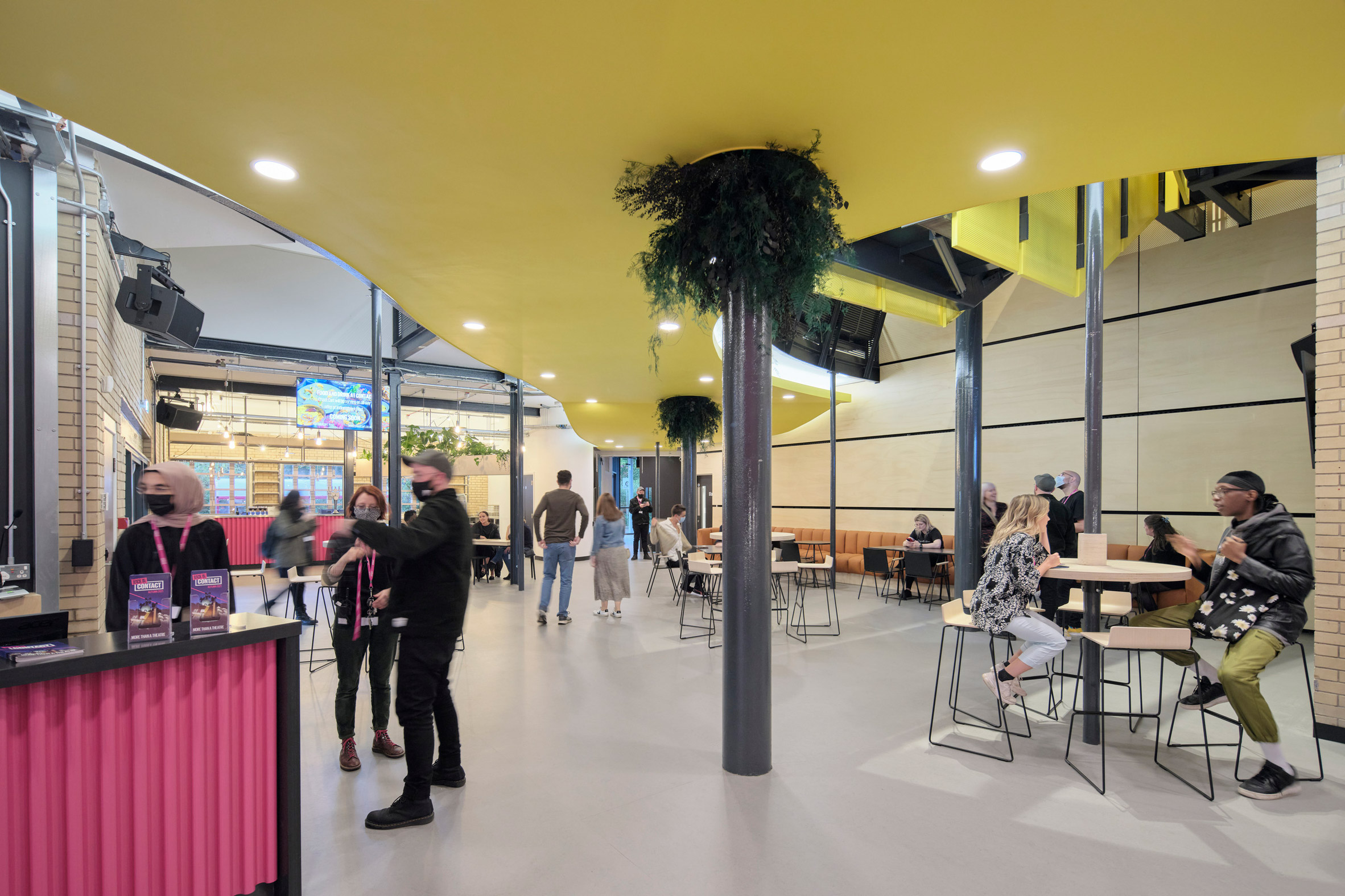 曼彻斯特青年剧院绿色更新,金属表皮与环保设计成亮点-12