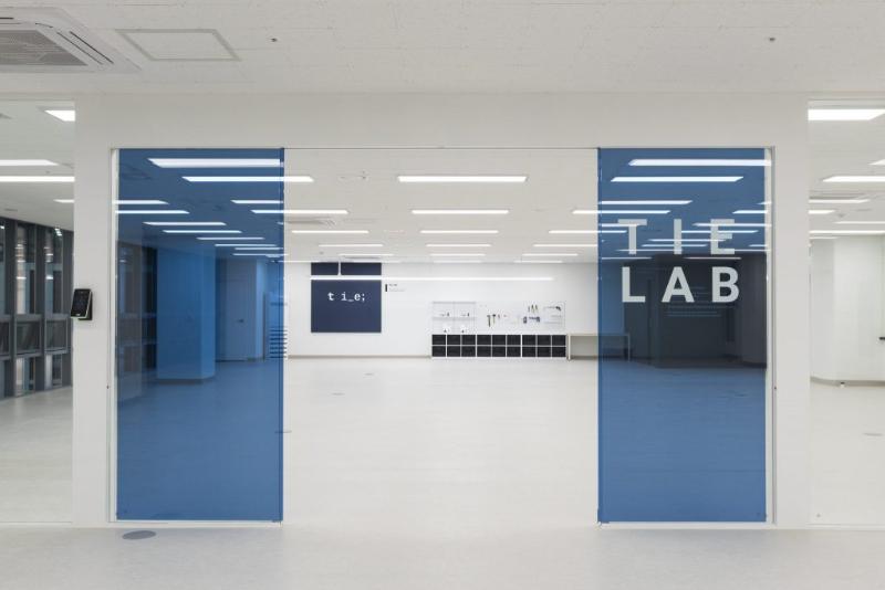 简约现代办公空间设计-3