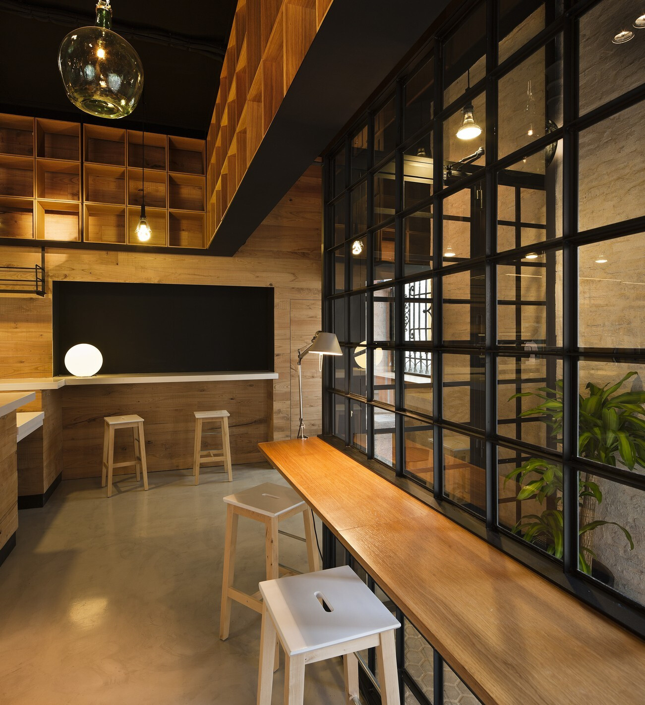 西班牙塞维利亚葡萄酒主题餐厅-11