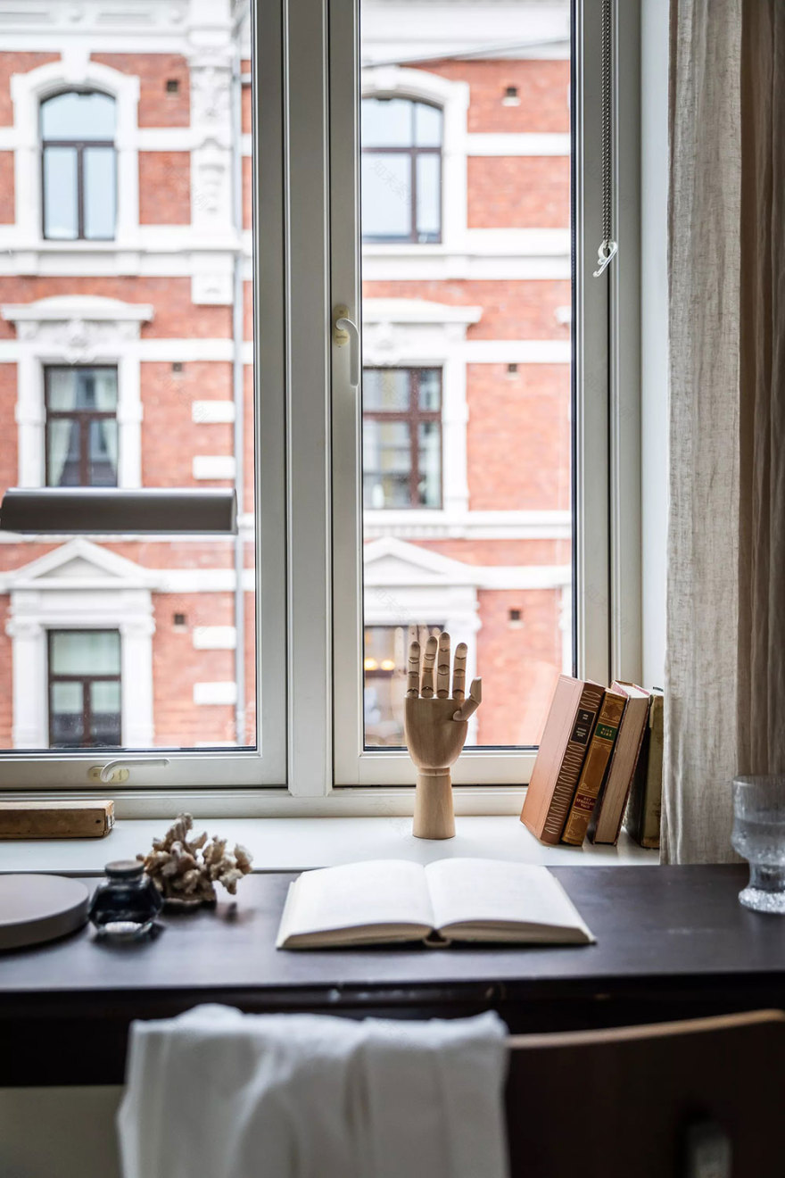 挪威首都时尚公寓,红色沙发成为点睛之笔-22