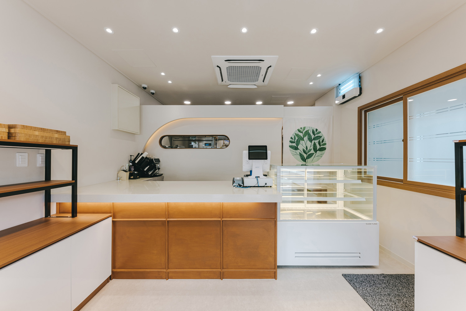 白色与木质，9 平米小空间的精致设计-3