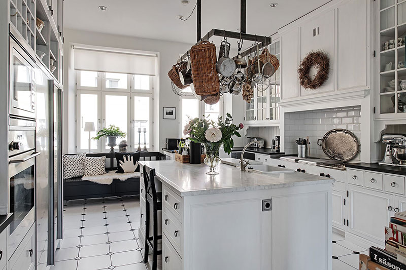 宽敞的厨房和餐厅里的图书馆：瑞典的大公寓-18