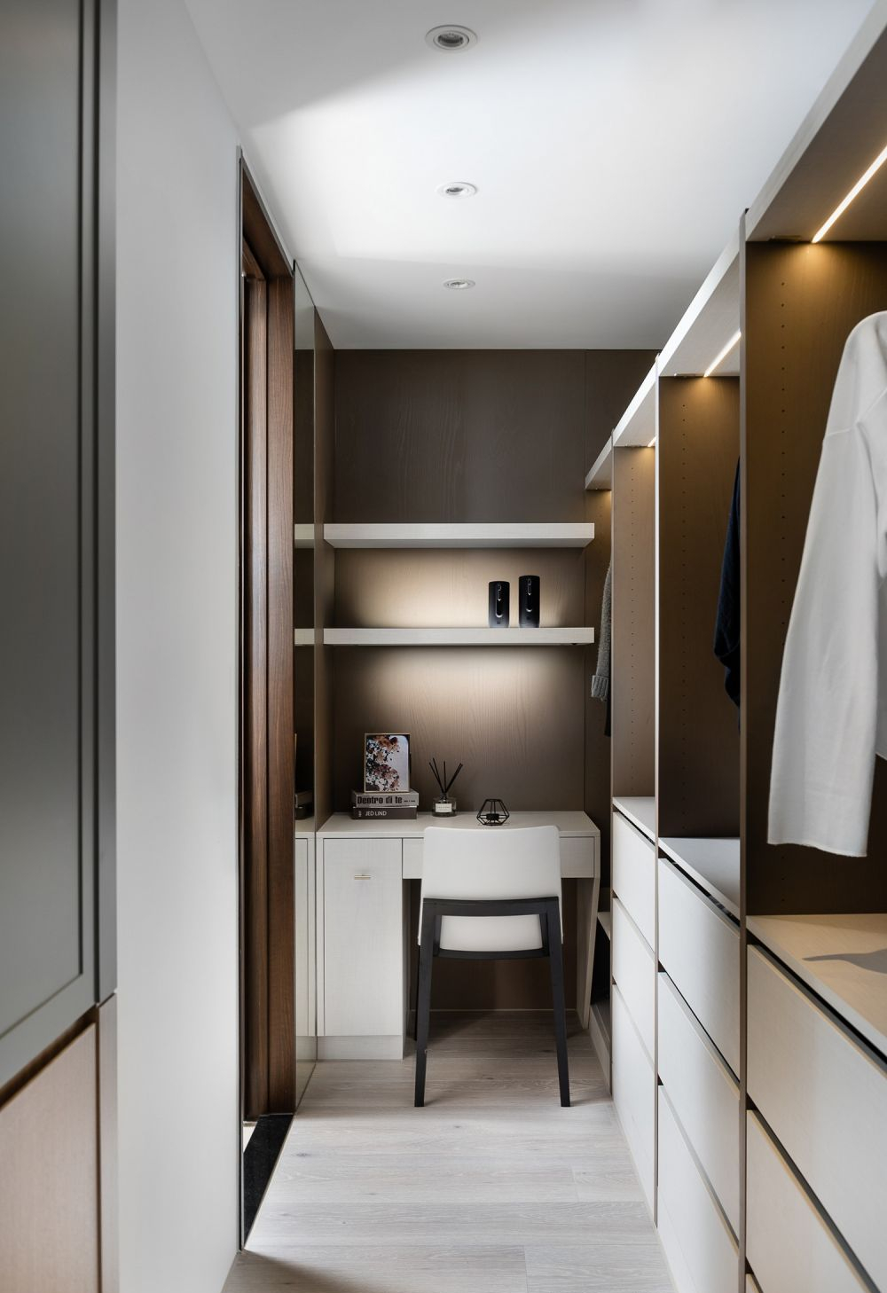 小户型衣帽间设计指南,3㎡空间也能打造炫酷衣帽间-43