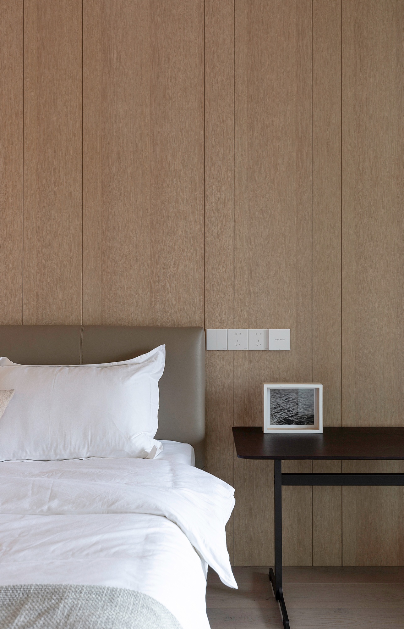 剑桥湾大平层简约空间设计-18