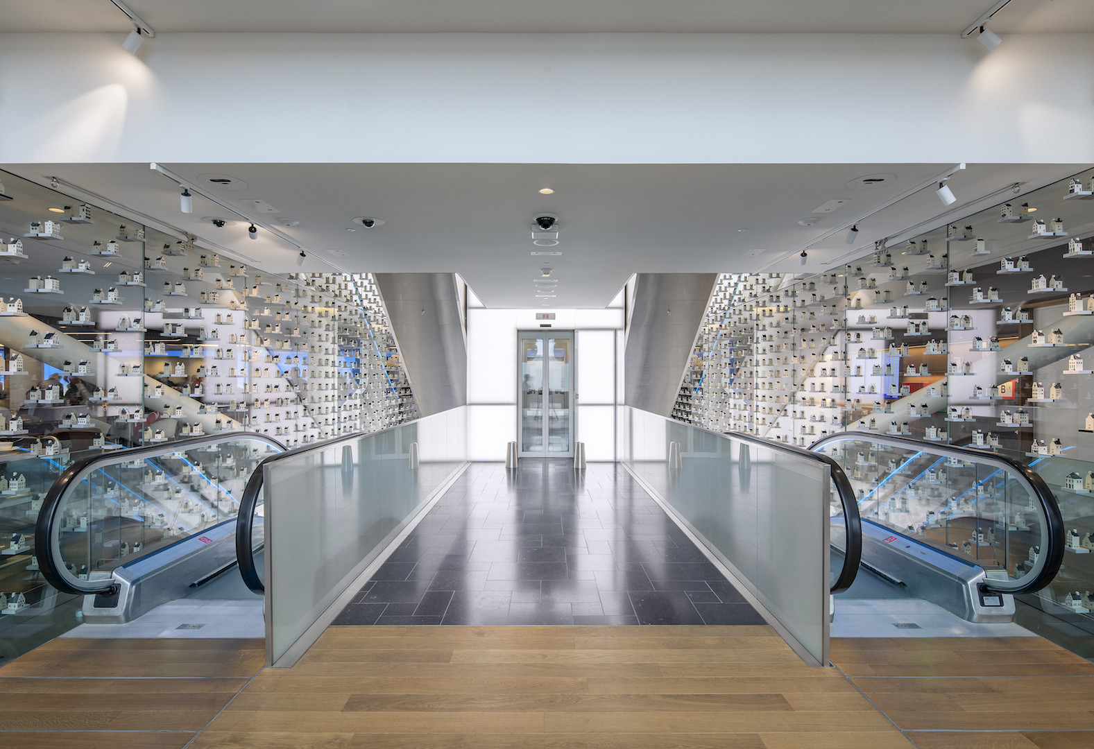 KLM crown lounge | concrete-38