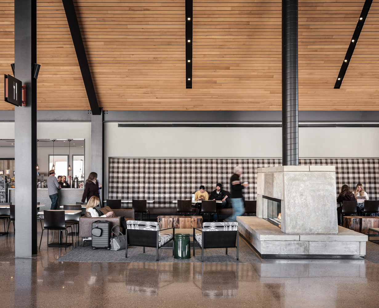 美国鹰县地区机场候机厅-18