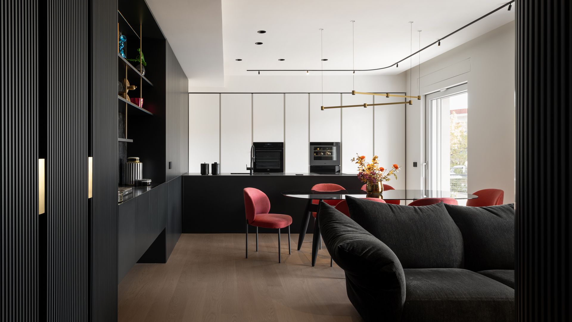 那不勒斯现代黑色调开放空间设计丨意大利那不勒斯丨建筑师Maurizio Vesce-2