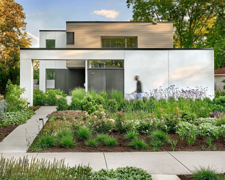 阳光绿意环绕的芝加哥北岸私人住宅-8