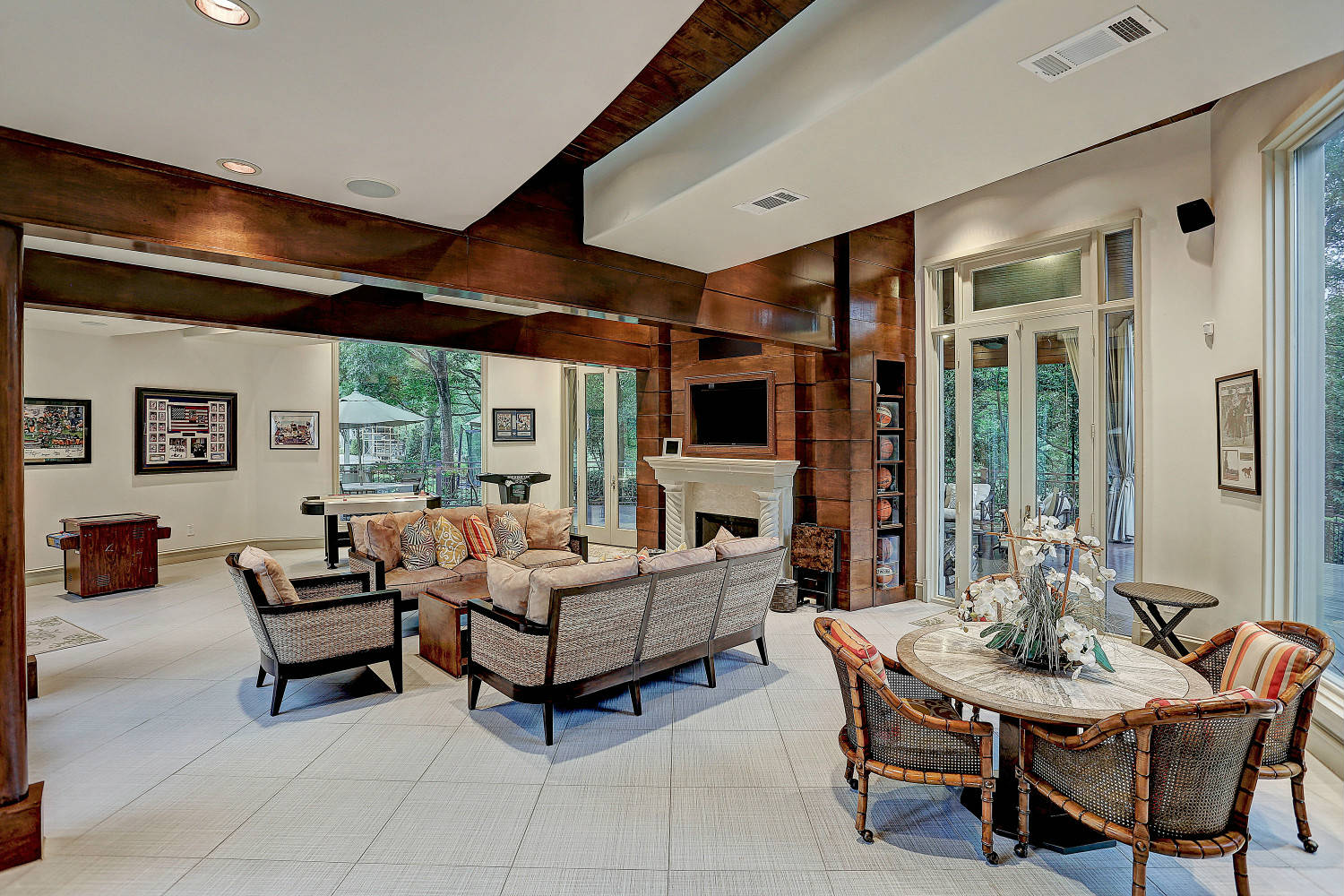 Luxurious Home Located in Houston, Texas, USA-16