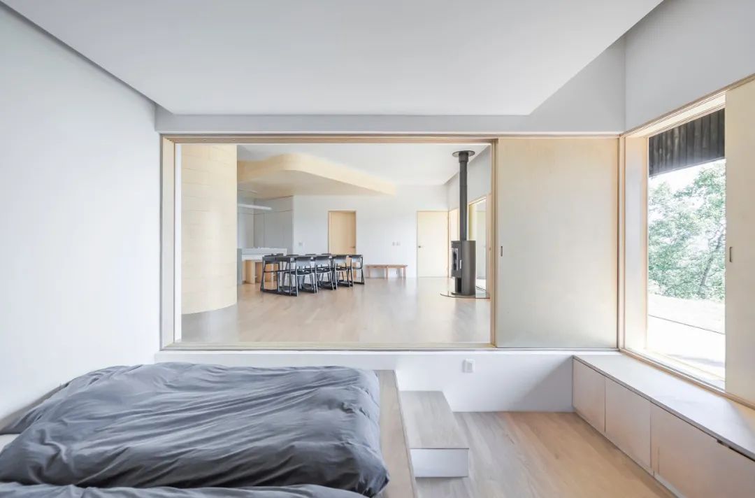 首尔以东的倾斜屋顶乡村住宅-47