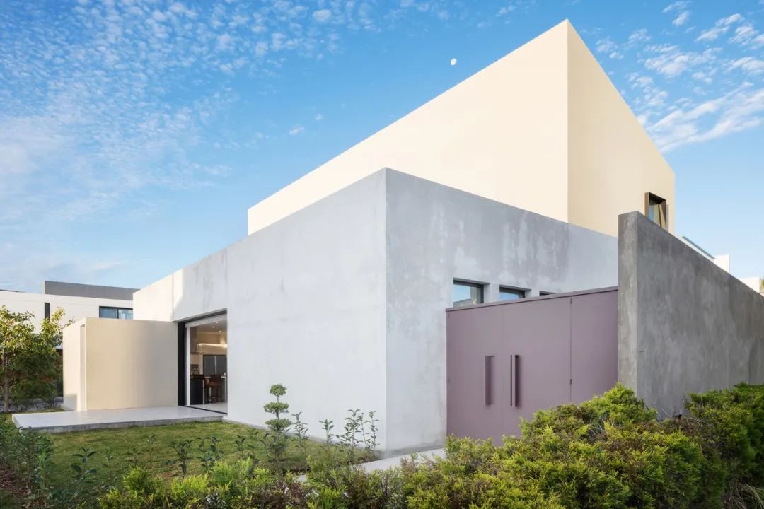 双层叠加的郊区住宅 | 开放性与隐私的完美结合-14