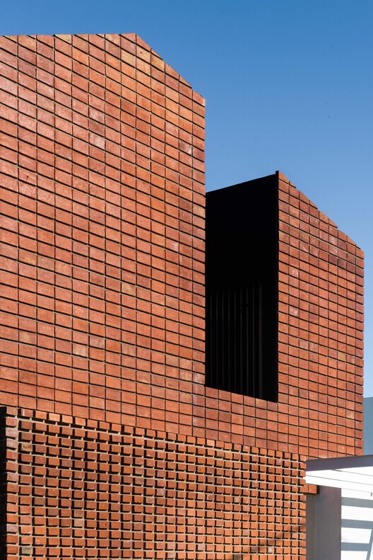 坚固的博伊斯之家丨阿根廷拉普拉塔丨Paralelo Colectivo-14