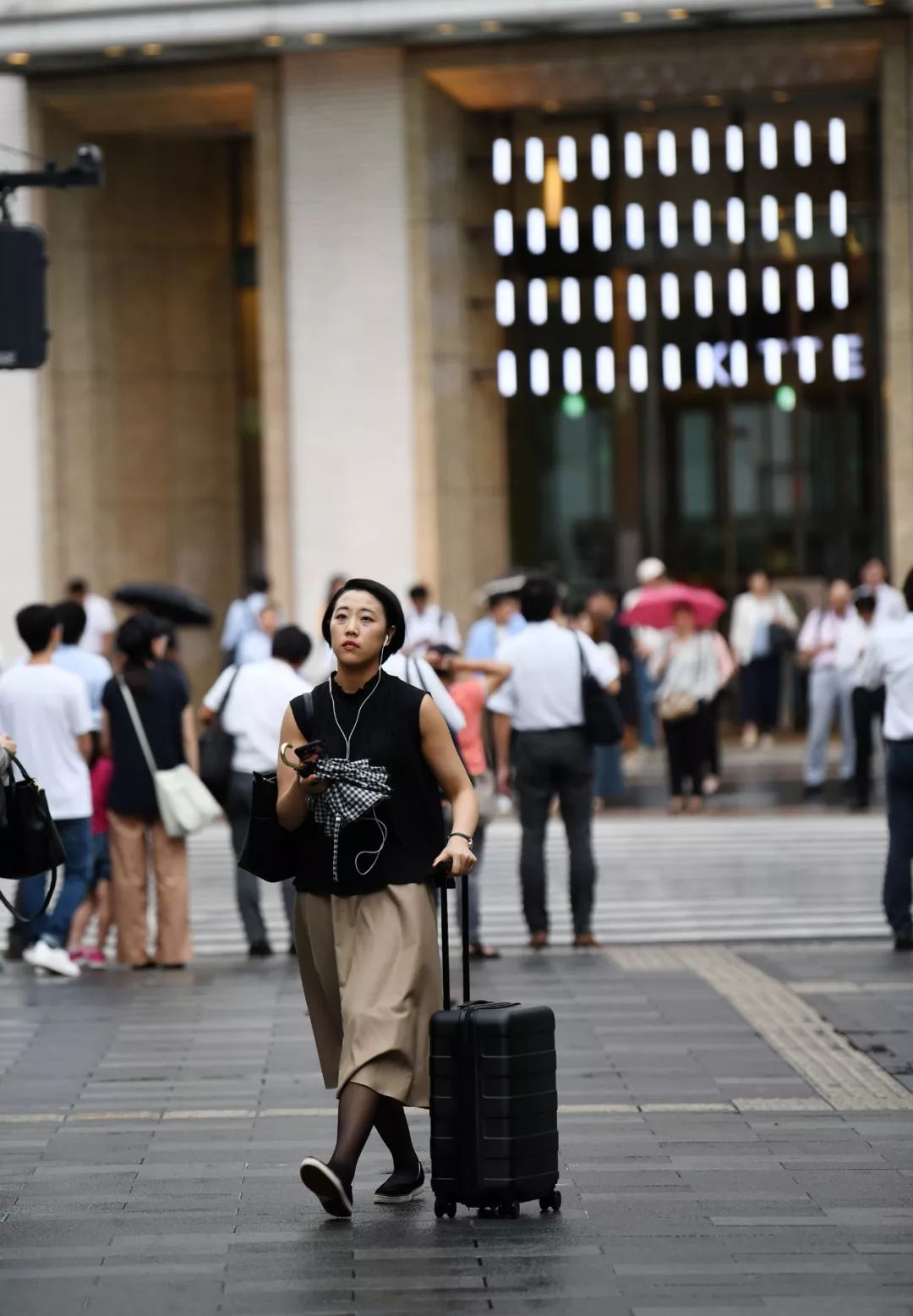 东京苹果旗舰店,现代与自然的和谐融合-13