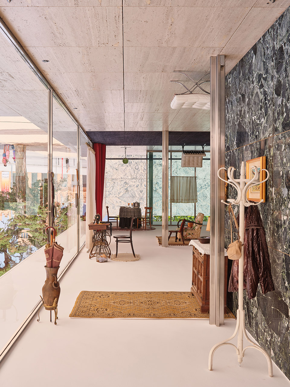 “La Padrina与家居物件的记忆”展览丨西班牙丨Xevi Bayona(Bayona Studio)-10