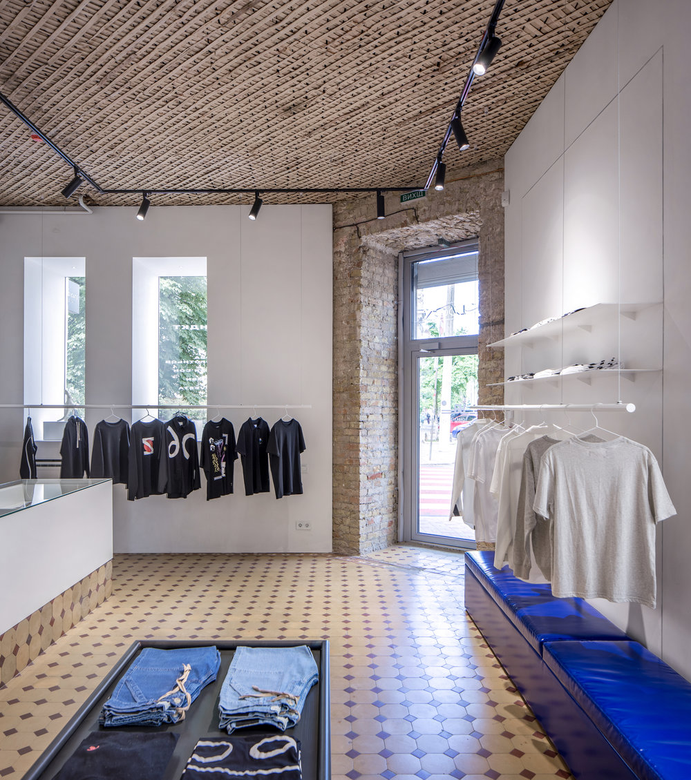 乌克兰基辅“辛迪加”裁缝店，旧建筑中的现代空间魔法-9