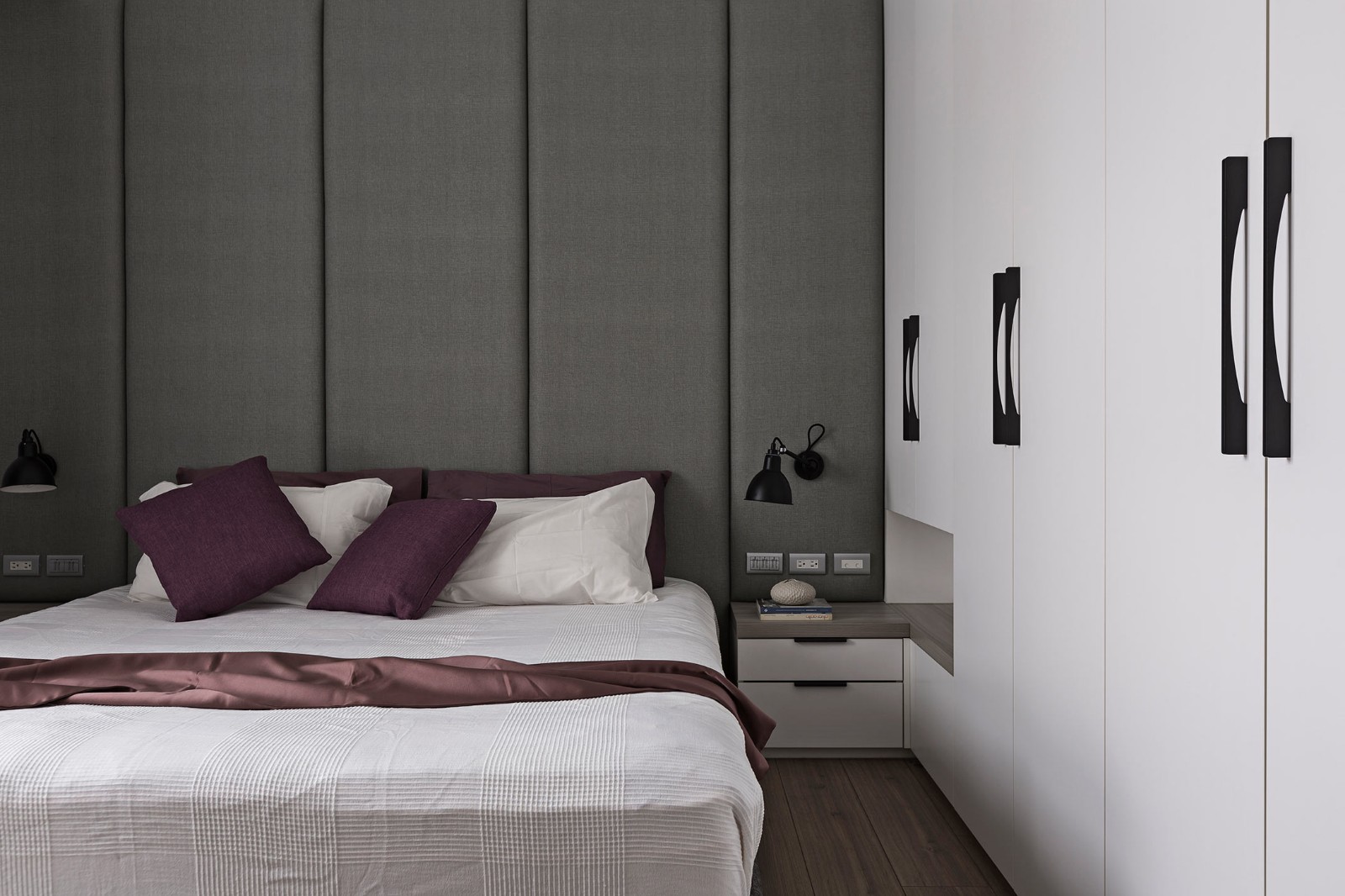 现代与传统交融的海外三房二厅住宅-17