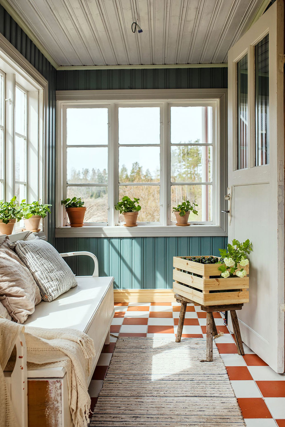 瑞典老夏季度假小屋的现代翻新-2