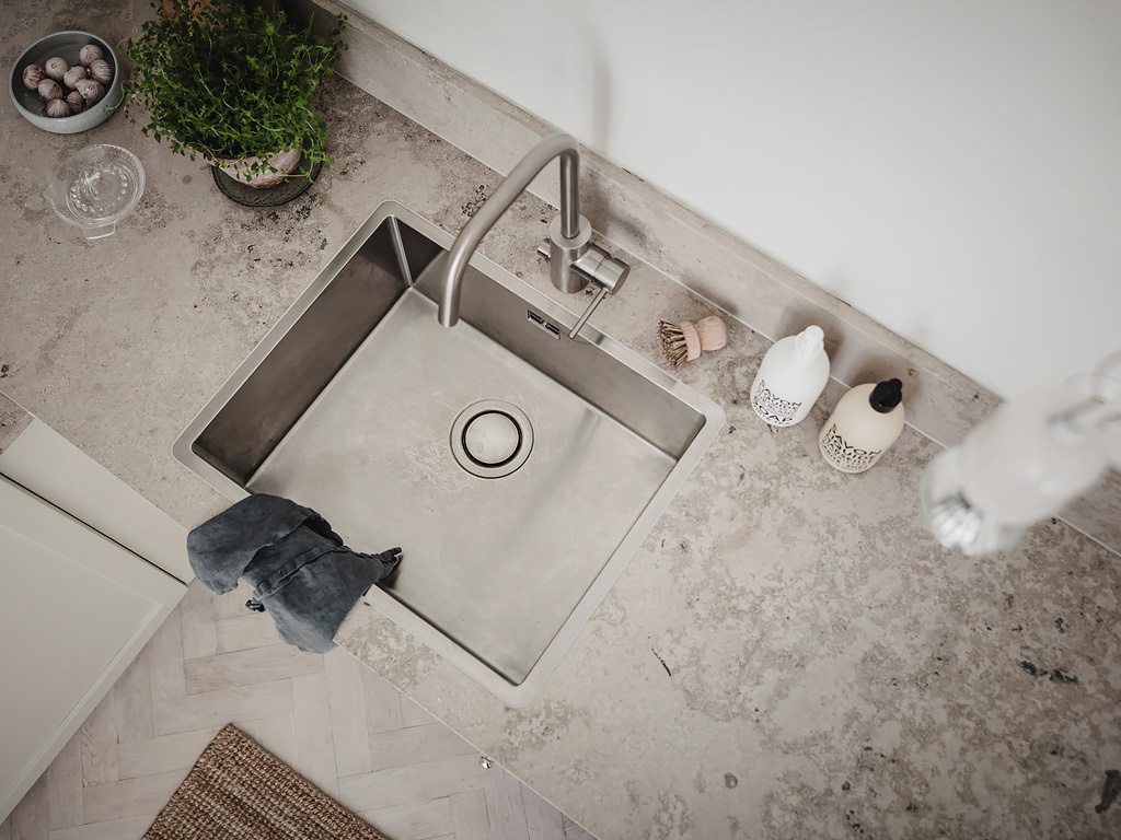 瑞典明亮通风公寓，极简北欧风诠释空间故事-17