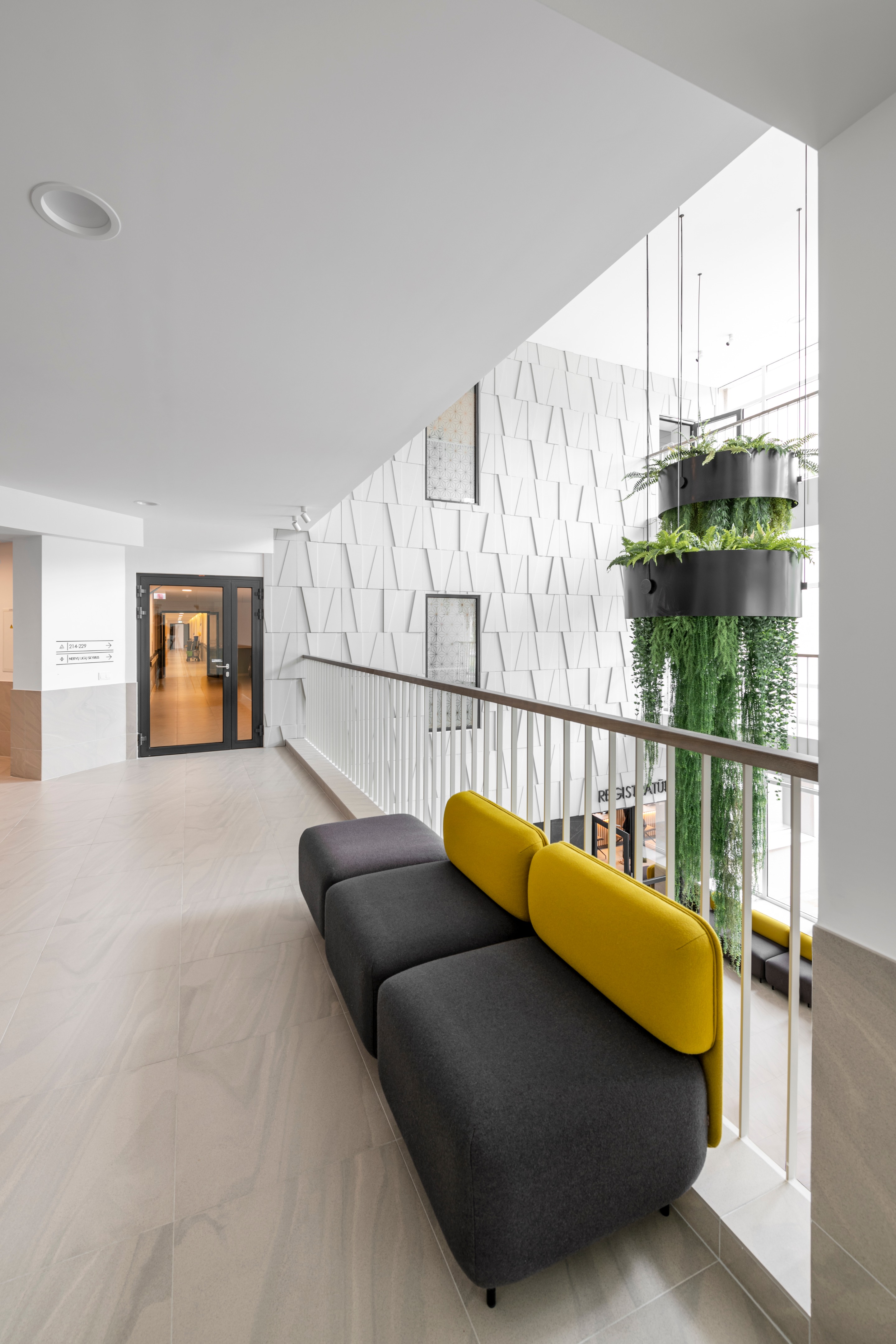 复古与现代共融，打造 70 年代建筑的焕新魅力-9